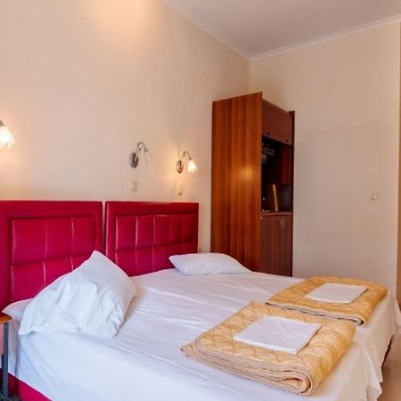 Christina Hotel Olympiaki Akti Bagian luar foto