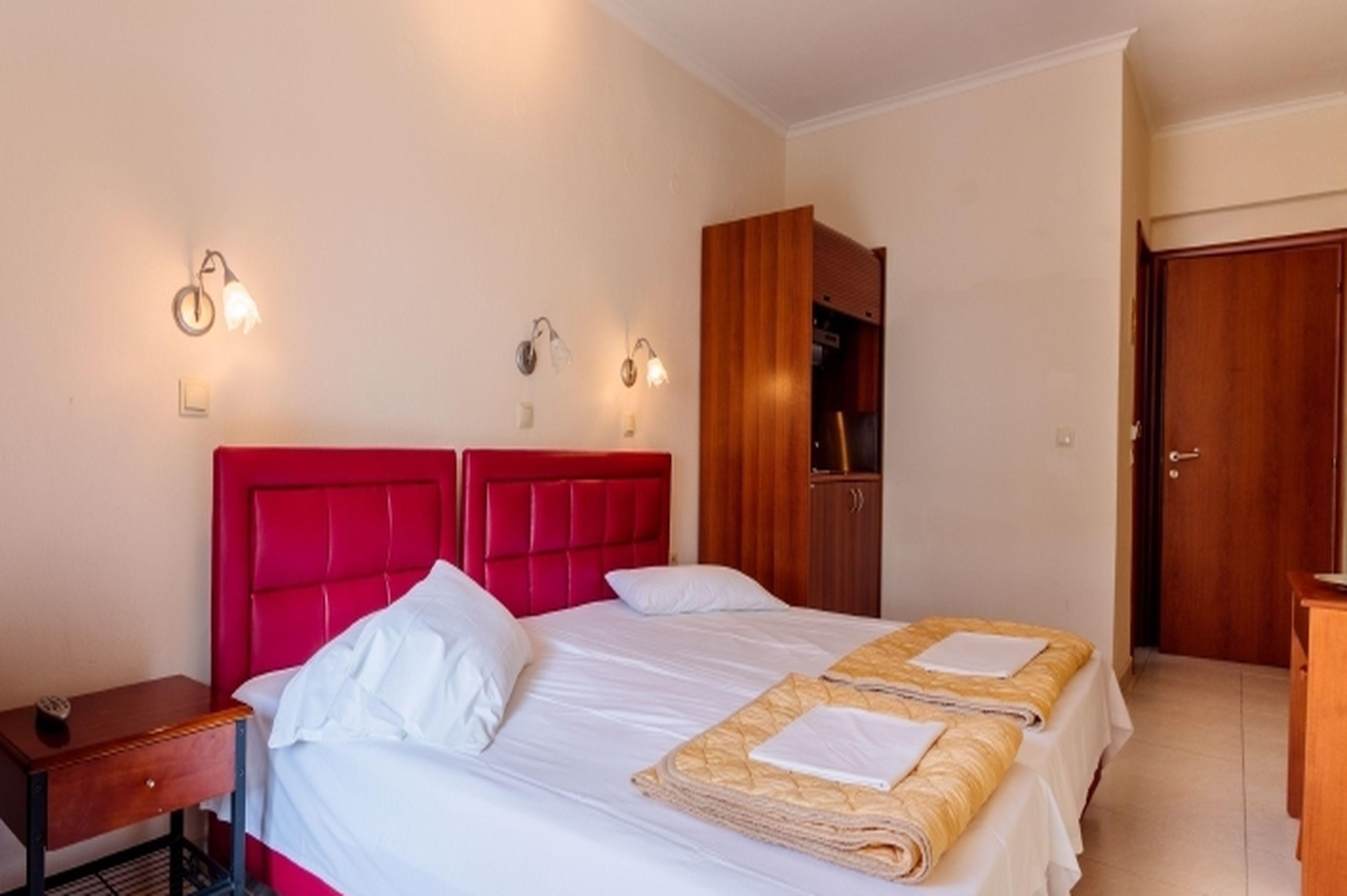 Christina Hotel Olympiaki Akti Bagian luar foto