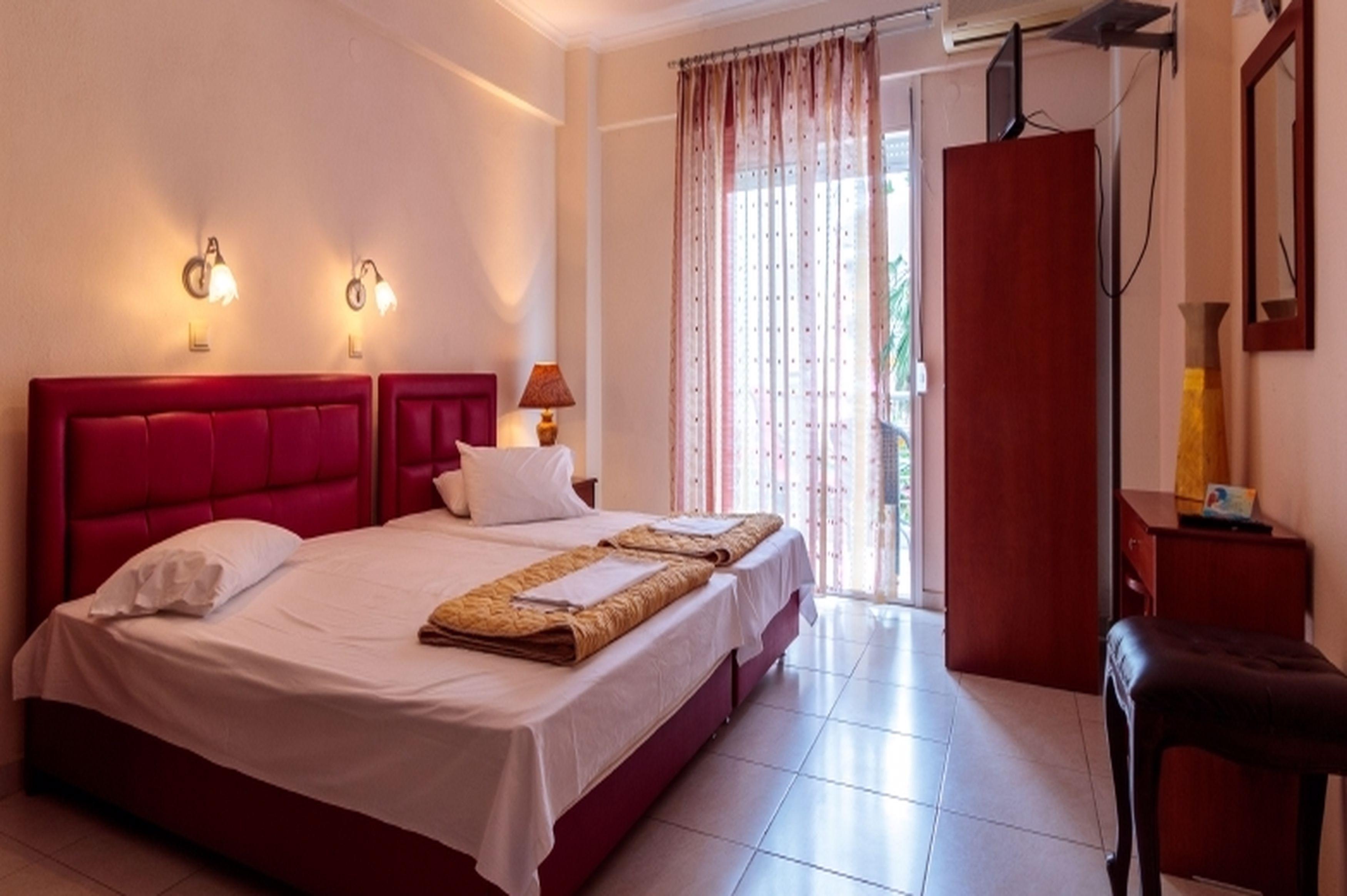 Christina Hotel Olympiaki Akti Bagian luar foto