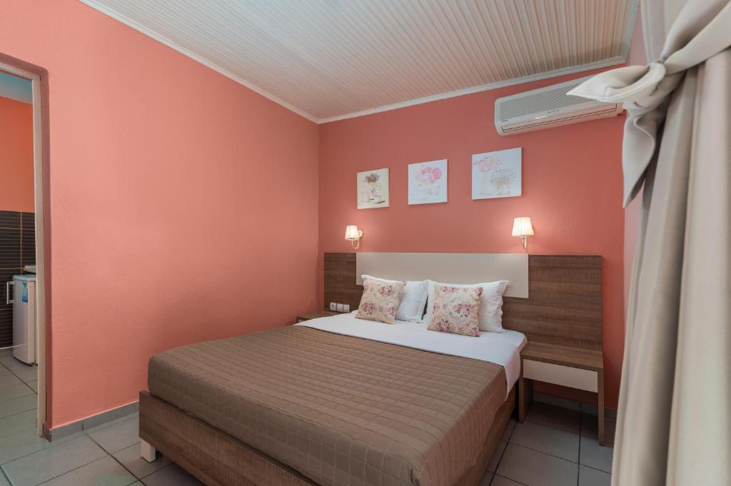 Christina Hotel Olympiaki Akti Bagian luar foto