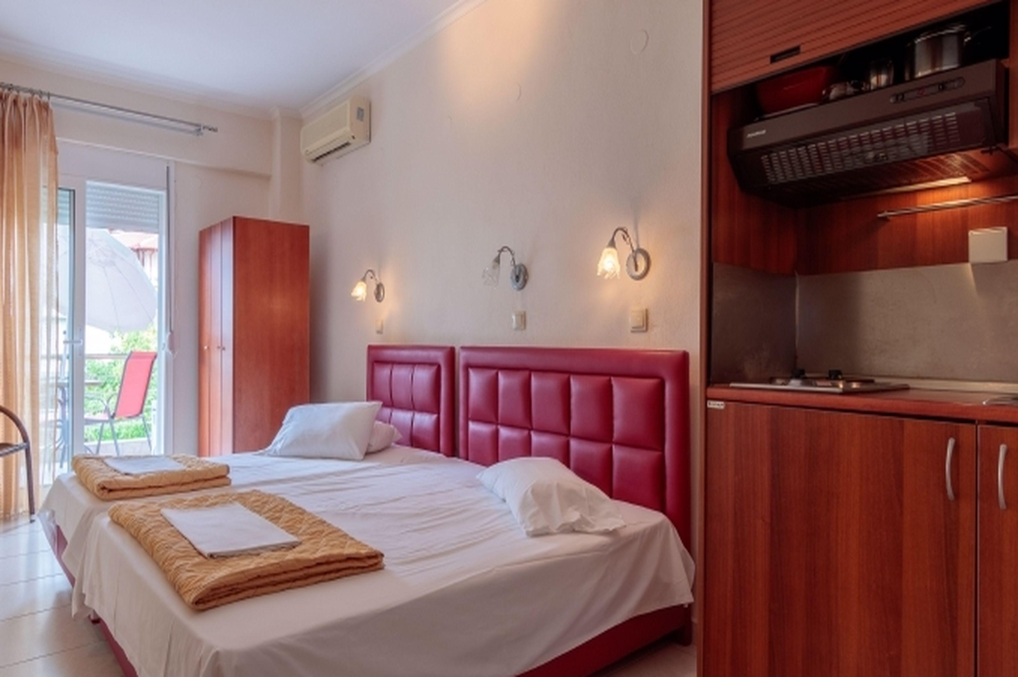 Christina Hotel Olympiaki Akti Bagian luar foto